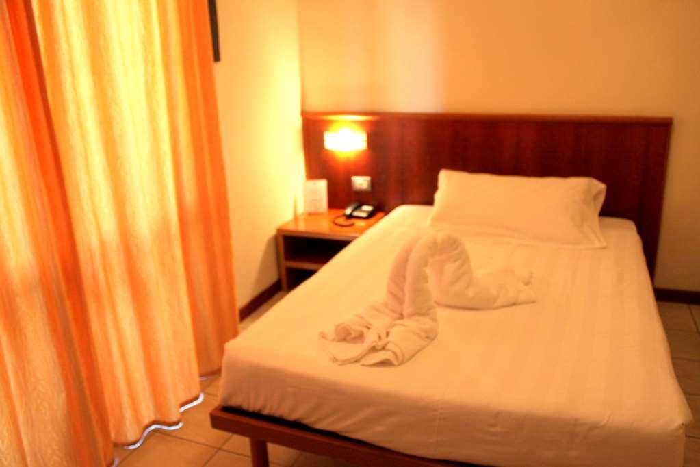Leonardo Hotel Parma Phòng bức ảnh